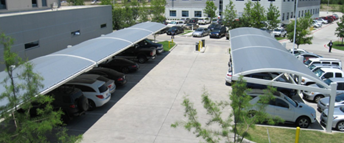 Curved parking structures at Medical City Dallas Spine Hospital