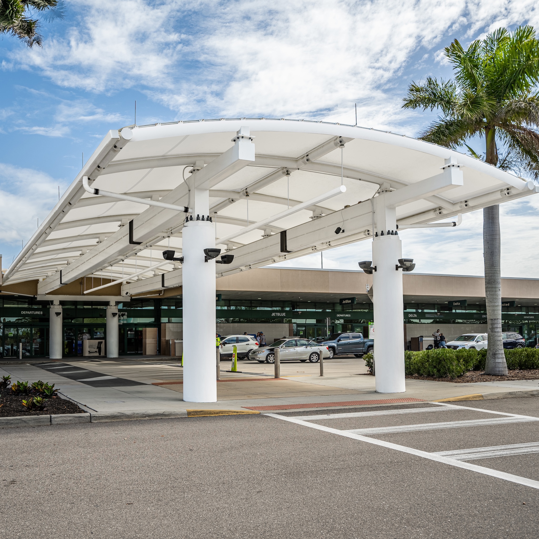 covered walkway at Sarasota Airport